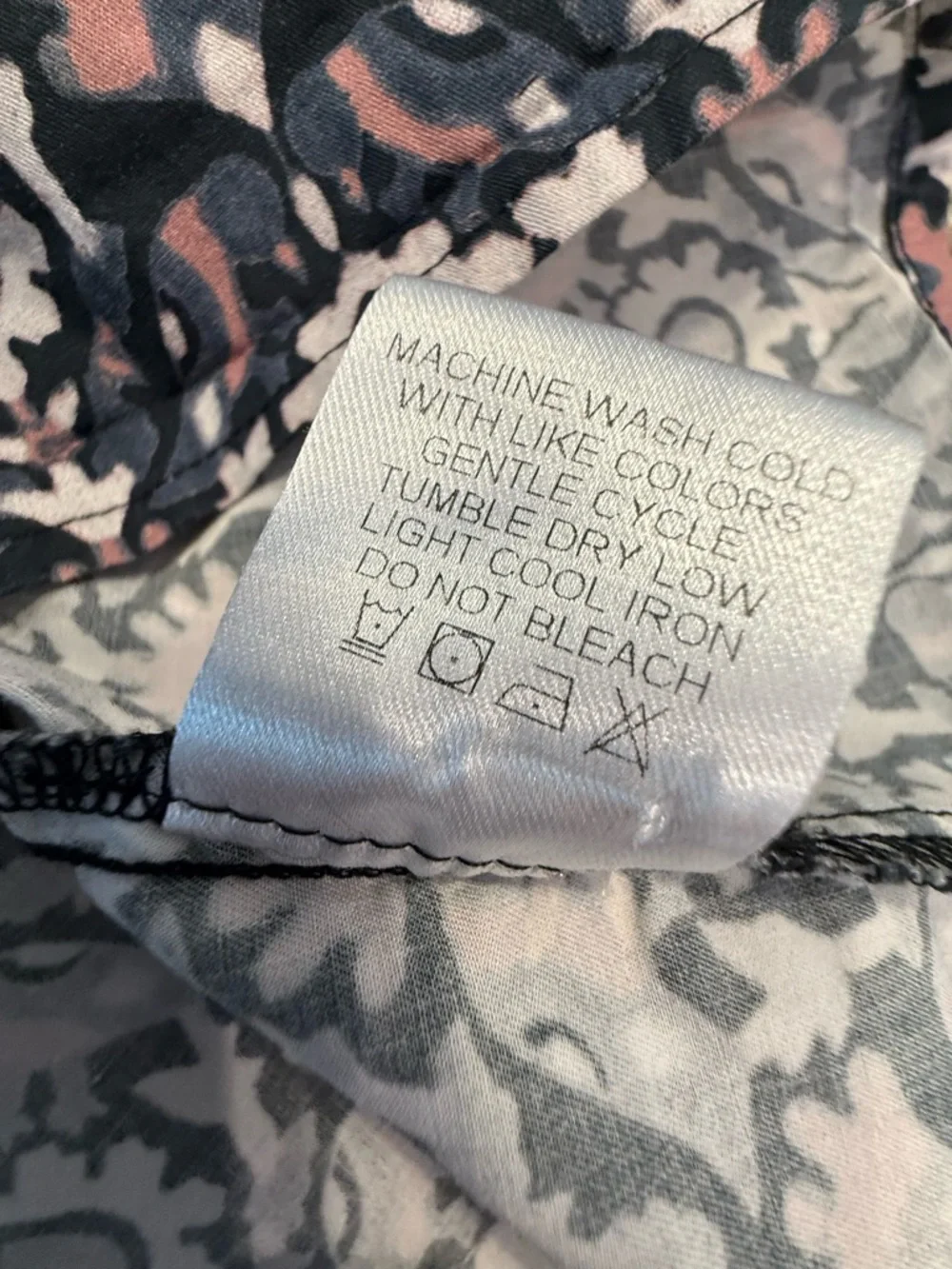 Xirena abstract floral long sleeve top gray pink black white SZ SM - Picture 9 of 14